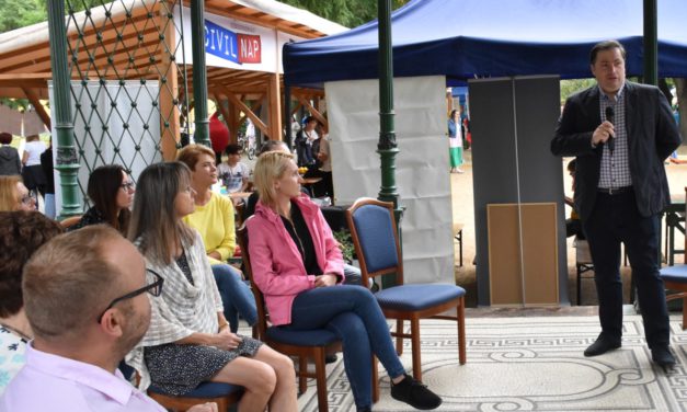 Megduplázná a karitatív és szociális civil szervezetek támogatását Fehérvár