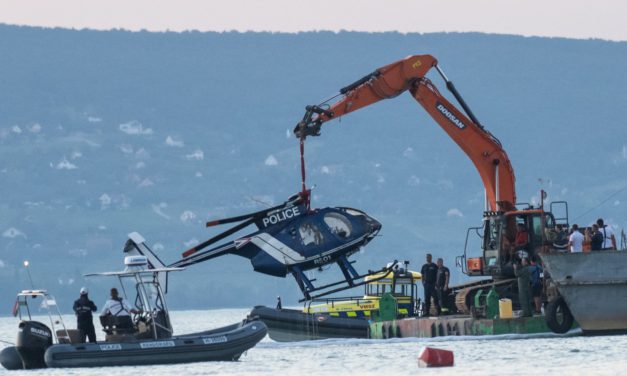 A Balatonba zuhant egy rendőrségi helikopter!
