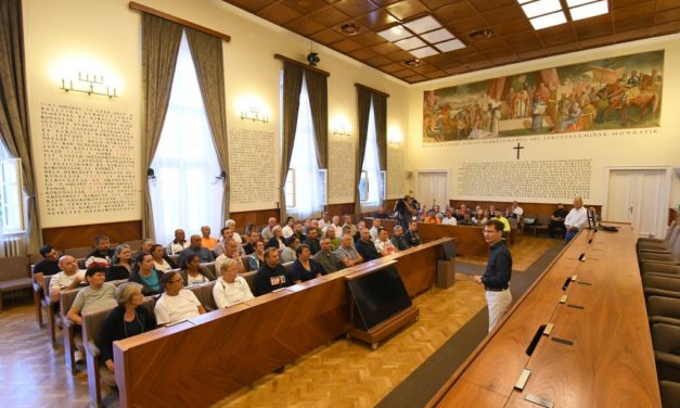 „Minden nap ezt a várost szolgáljuk.” – a Városgondnokság munkatársait köszöntötték a Városházán