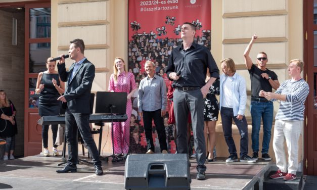 Csapjunk bele! – „lecsós” évadot nyitott a Vörösmarty Színház