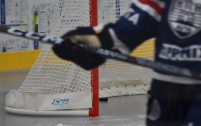 ICEHL: vészhelyzet a jégen, rosszul lett az ellenfél játékosa, félbeszakadt a Volán meccse!