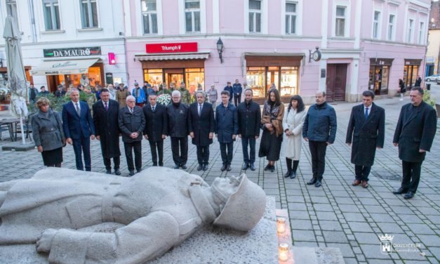 Néma koszorúzással emlékeztek az I. világháborúban elesett hősökre