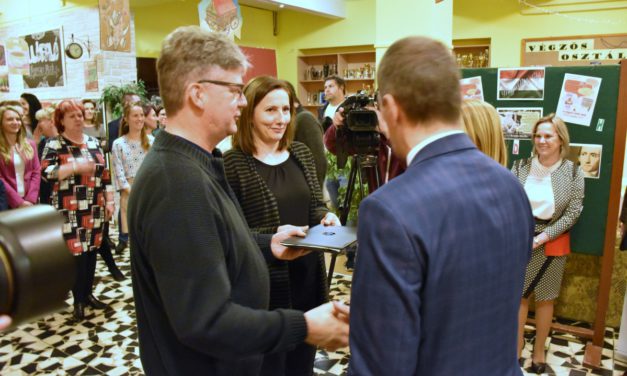A Széna téri suli diákjai kaptak először ingyen notebookokat