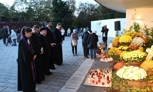 Ökumenikus megemlékezés volt a Béla úti temetőben