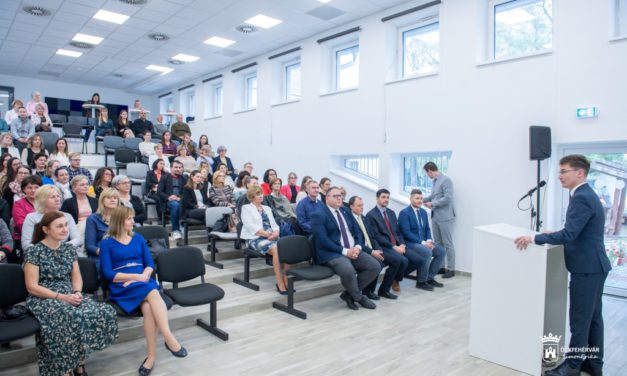 Vágóné Nehrebeczky Mariann kapta idén a Pro Caritate-díjat