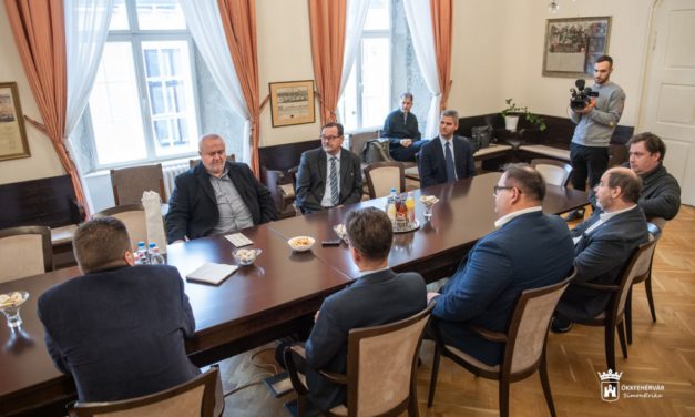 „Természetességből és szívből csináltam!” – a korábbi rendőrkapitányt köszöntötték