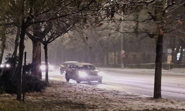 Folyamatosan tisztítják az utakat Fehérváron