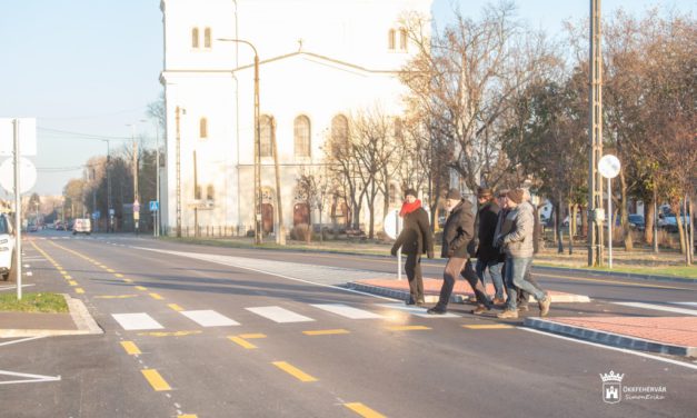 Zárul a projekt – két új körforgalom, felújított burkolat a Móri úton