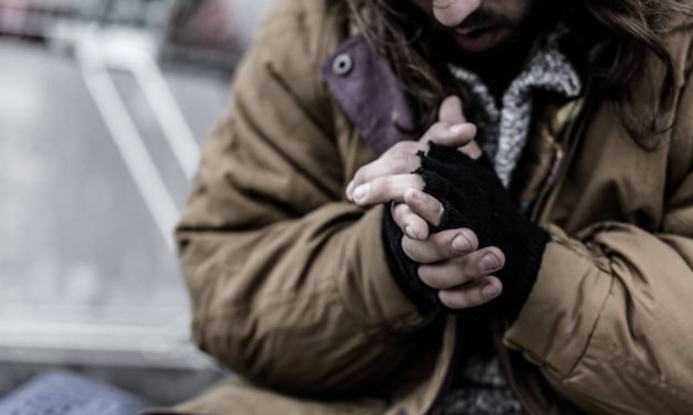 Férfiruhákat gyűjt a Kríziskezelő Központ a hajléktalanok számára hétfőig