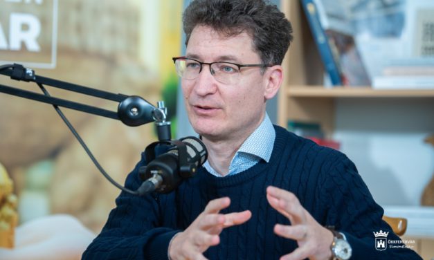Óvatos optimizmus, stabilitás, fejlődés – a 2024-es költségvetésről beszélt Székesfehérvár polgármestere az ÖKK Podcastban