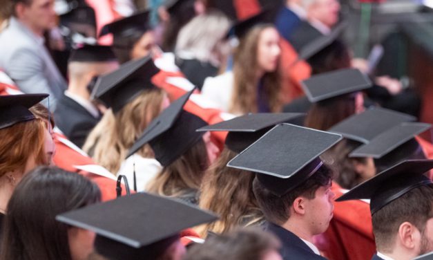 Diplomaátadó a Kodolányin