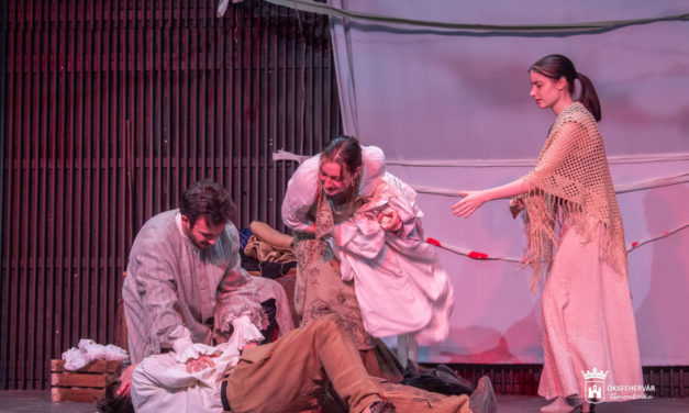 Kurázsi a javából – Brecht dráma a Fejér Holló Diákszínpad előadásában