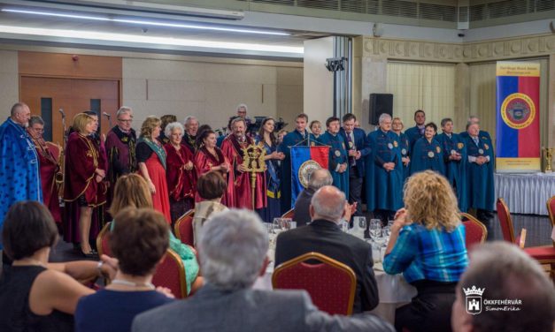 Borlovag bált és díjátadót rendez szombaton a Noé-hegyi Szent István Borlovagrend