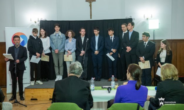 Megvan az idei Fehérvári Versünnep 12 döntőse