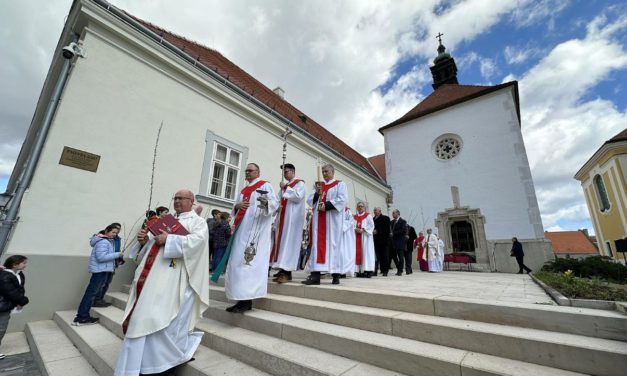 Barkaszenteléssel és püspöki szentmisével vette kezdetét a Nagyhét
