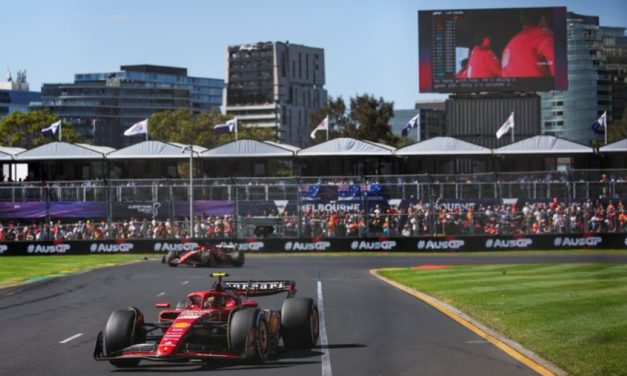 F-1: Verstappen kiesett, Ferrarik az első két helyen!