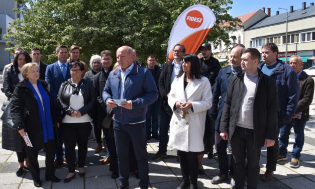 Simicskó: „a fejlődés, a boldogulás lehetőségét a béke adja meg”