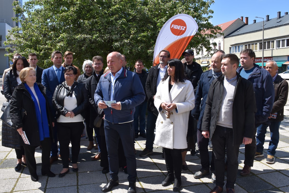 Fidesz_Simicsko_stand_2