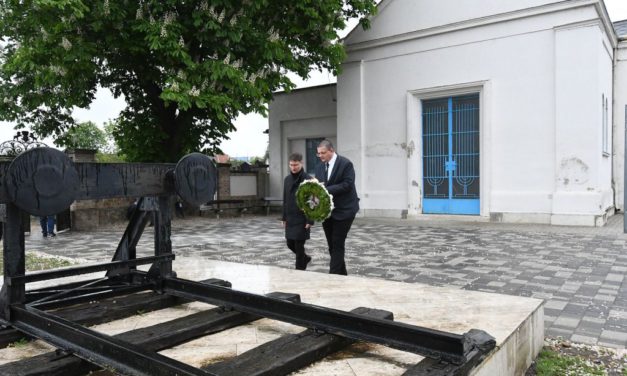 Néma koszorúzás a holokauszt magyarországi áldozatainak emléknapján