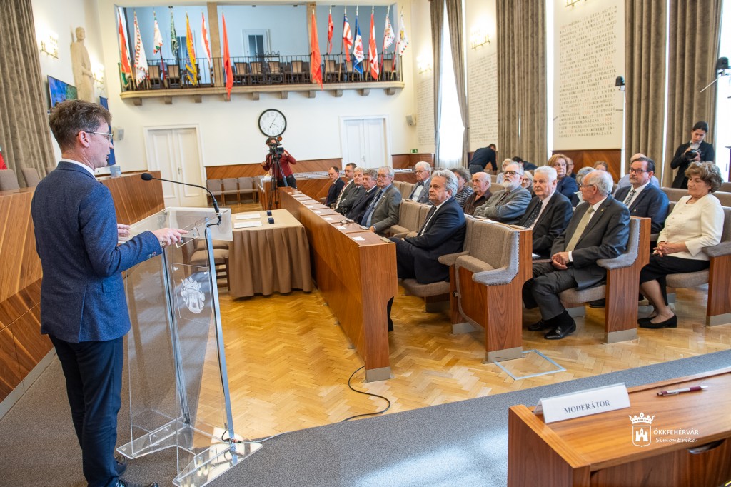 Rakoczi_szobor_koszonet2