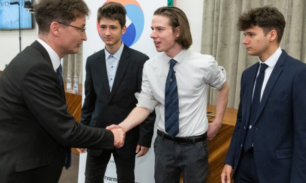 Borbély Levente Miklós nyerte a XIV. Fehérvári Versünnepet