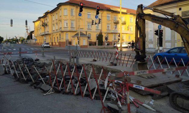 Péntek délutánra végeznek a csőtörés utáni javítással a Budai úton
