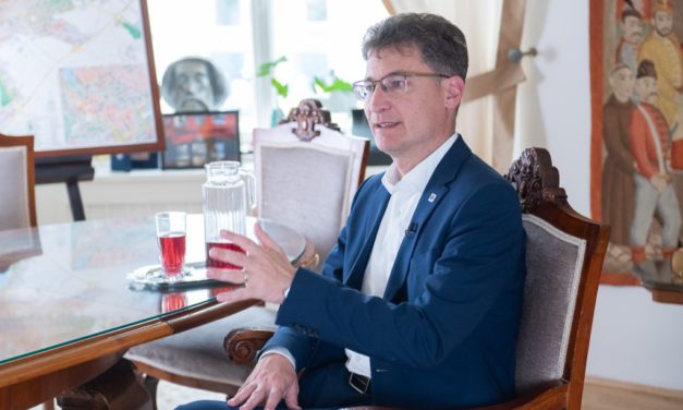 Cser-Palkovics András: „Fejlődni fog ez a város, mértéket tartva megyünk tovább, a stílusra odafigyelve és megszólítva mindenkit, aki ezért a városért szeretne tenni…”