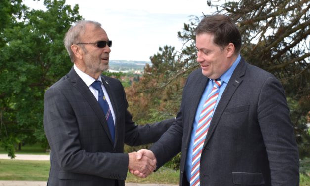 Őrségváltás a város tetején