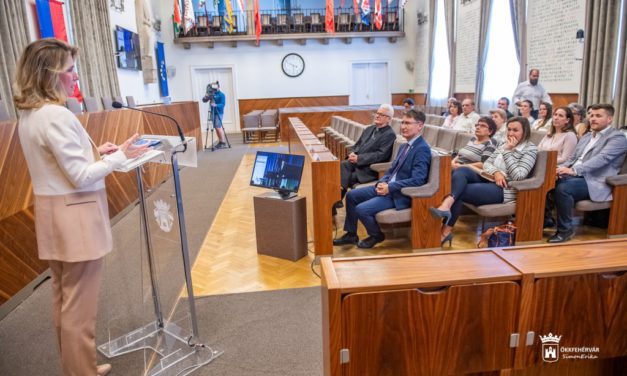 „Köszönöm, hogy jöttek néma, igaz öleléssel!”