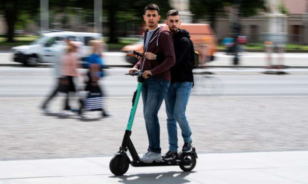 Nyáron jön a kötelező biztosítás az elektromos rollerekre