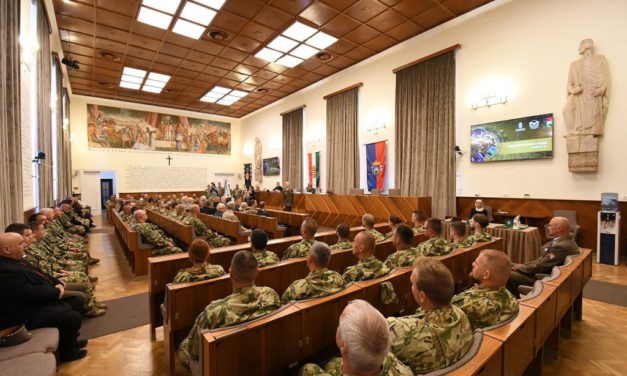 Vegyvédelmiek köszöntése a Városházán