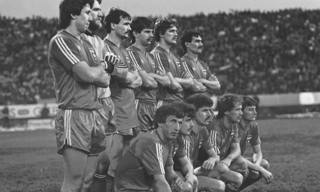 Az UEFA-döntős hősök által dedikált mezzel jótékonykodik a Vidi-legenda