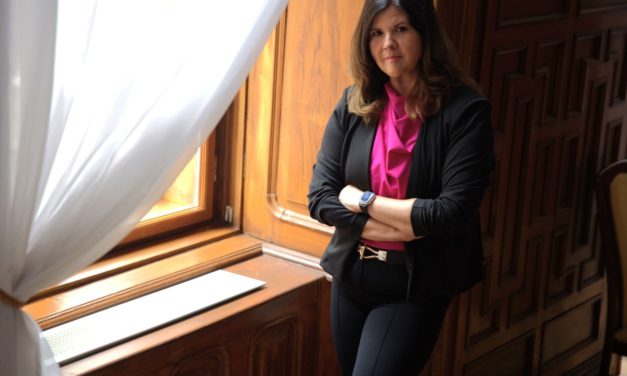 Brüsszeli rutinnal a mandátumért – Székesfehérvárról igyekszik az EP-be dr. Petri Bernadett