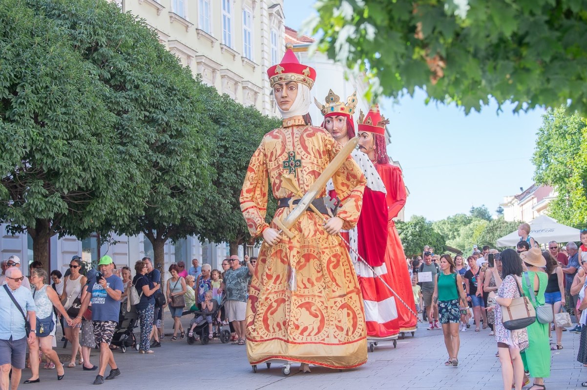 Kiralyok_a_Belvarosban24_oriasbabok2