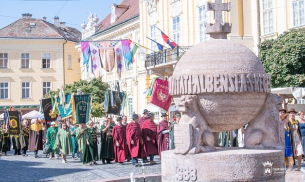 Felvonulással és mézlovag avatással zárult a Fehérvári Mézünnep