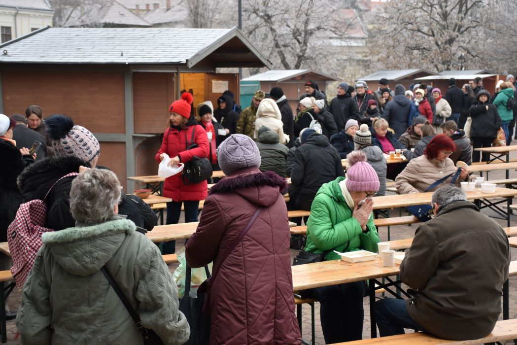 Ujevi_szerencse_lencse25_4