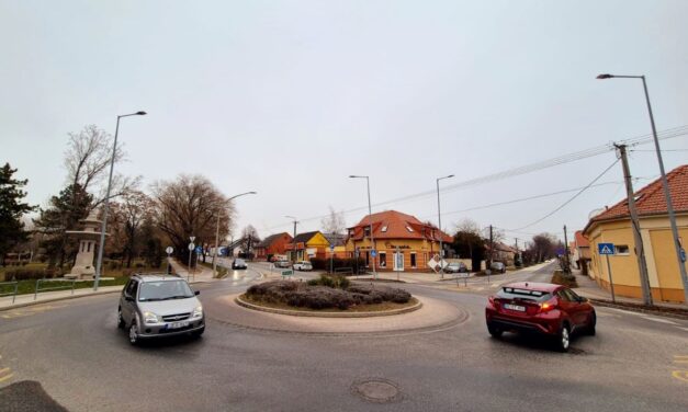 Oszlopcsere a Berényi úton a Kisteleki utcai körforgalomnál