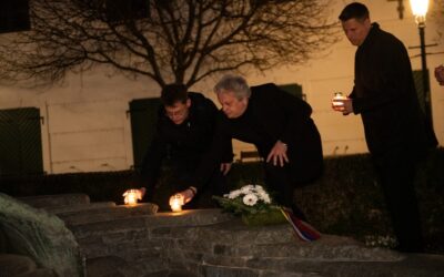Csendes mécsesgyújtással emlékeztek a II. világháború fehérvári áldozataira