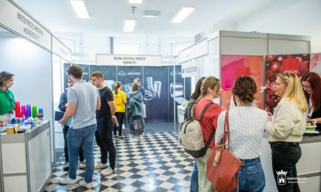 Sikeres állásbörze az Óbudai Egyetem Alba Regia Karon