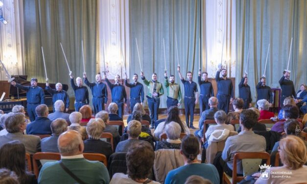 Farsangi operaparádéval ünnepelt a 15 éves Vox Mirabilis Kamarakórus