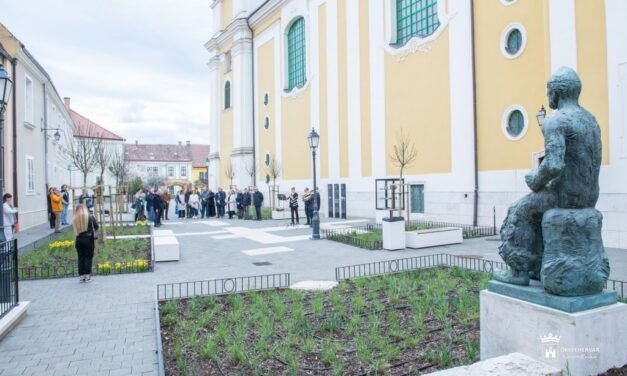 Elkészült a Géza nagyfejedelem tér felújítása