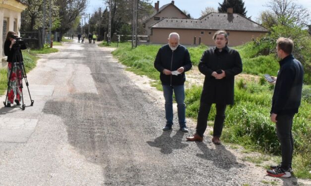 Átadták a munkaterületet, kezdődik a Krasznai és Udvardi utcák felújításának második üteme