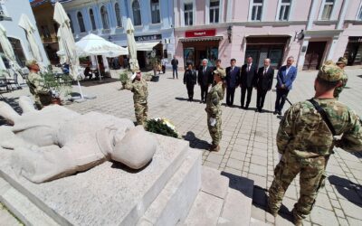 Közös megemlékezés a Hősök Napján a háborúkban elesett katonákra