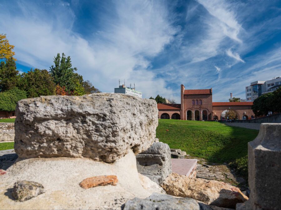 2100x4_3839-kovek-romkert