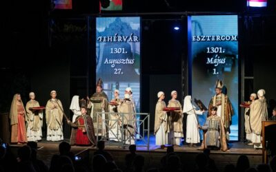 Bemutatták A kiátkozott várost az Aranybulla-emlékműnél