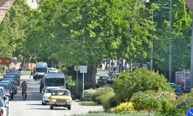 Keddtől újra szakaszos parkolózárás lesz a Rákóczi utcában