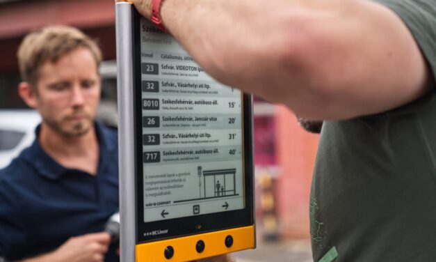 Új, valós idejű utastájékoztató rendszer tesztelését kezdték el buszmegállókban