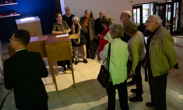 Tárlatvezetésen kapott polgármesteri elismerést a jubileumi kiállítás megálmodója