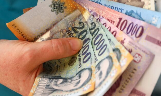 Béremelést kapnak a kormányhivatalok dolgozói