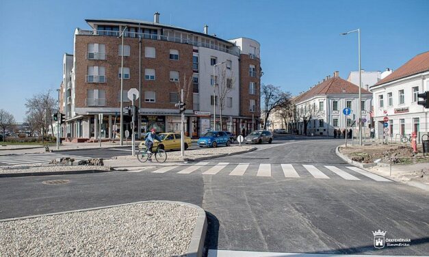 Október 29-én, szerdán nem lehet a Budai útról a Piac tér felé kanyarodni